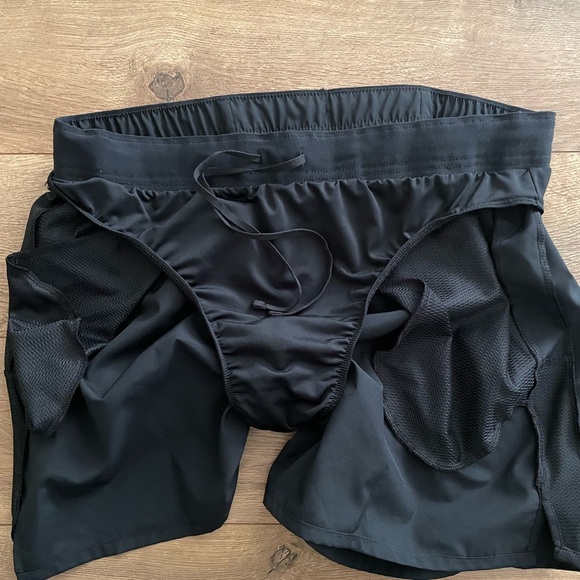 NWOT Nike Women's Black Athletic Shorts Sz Large - Picture 8 of 9